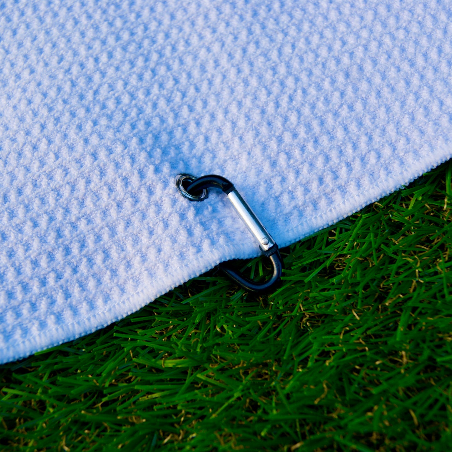 white bamboo golf towel made with microfibre